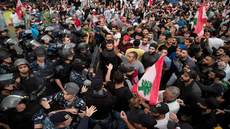 هل يتخلى "شيعة لبنان" عن دور المخلص لحزب الله؟