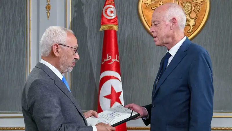 تونس.. جلسة البرلمان الافتراضية تنذر بتصاعد التوتر بين سعيّد والغنوشي