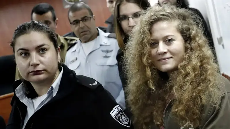 عهد التميمي تتنفس الحرية بعد إطلاق سراحها من معتقلات الاحتلال (فيديو وصور)