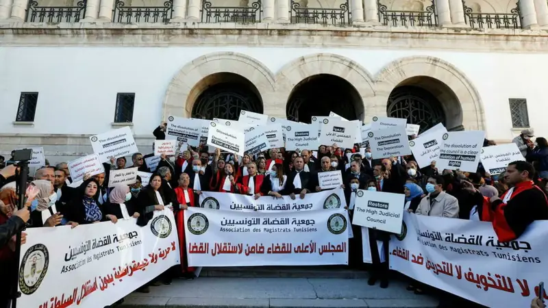 تونس.. موجة استقالات تعصف بجمعية القضاة وسط تصاعد للأزمة مع الرئاسة