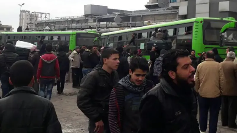 بدء خروج الدفعة الثانية من مسلحي حي الوعر في حمص باتجاه ريف حلب