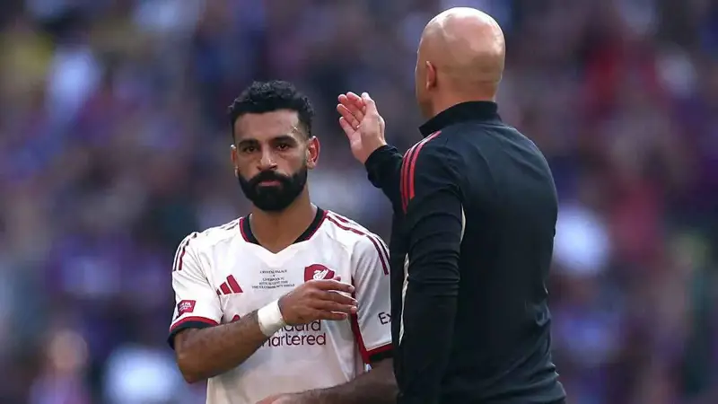 سلوت أمام قرار مصيري.. هل يجب معاقبة محمد صلاح؟