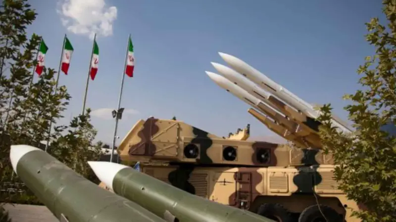 قطر: اعترضنا هجمة صاروخية استهدفت قاعدة "العديد"