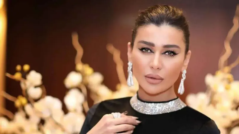 نادين الراسي توبخ سيدة.. لهذا السبب (فيديو)