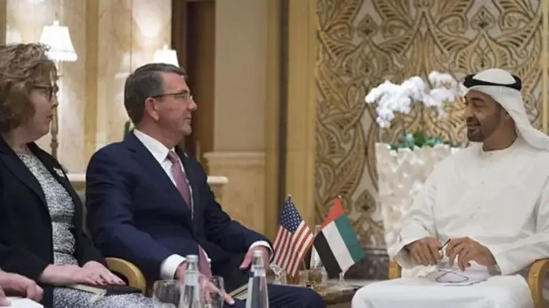محمد بن زايد يبحث مع وزير الدفاع الأمريكي التعاون العسكري