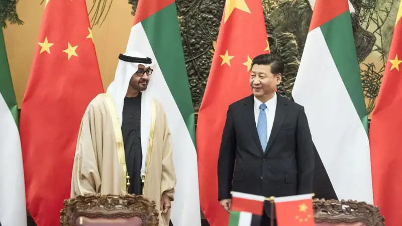 رئيس الإمارات يصل بكين تلبية لدعوة من نظيره الصيني