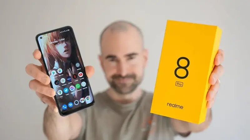 كيف يقارن هاتف "سامسونغ A72" بـ"ريلمي 8 برو"؟