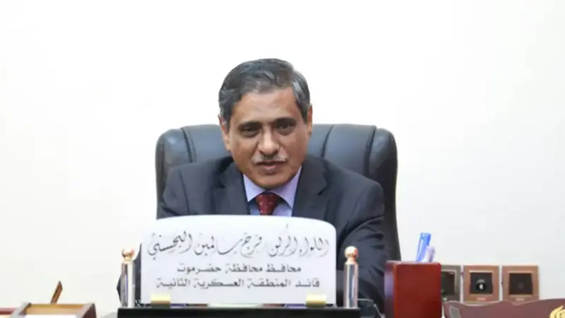 تصريح "ملفق" لمحافظ حضرموت يهاجم خالد بحاح
