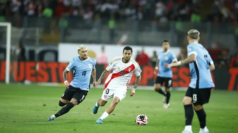 بيرو تهزم أوروغواي وتحقق انتصارها الأول بتصفيات كأس العالم