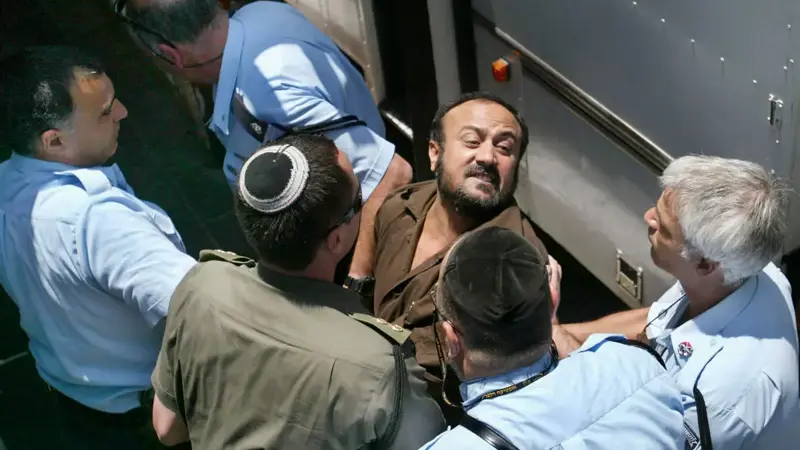 "شؤون الأسرى الفلسطينية": البرغوثي يتعرض لظروف عزل وإذلال قاسية