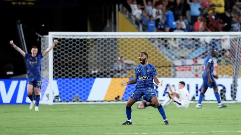 نجم الهلال السعودي يودع جماهير النادي