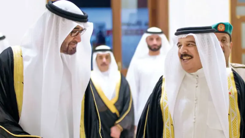 محمد بن زايد يبحث مع ملك البحرين في أبوظبي قضايا إقليمية ودولية