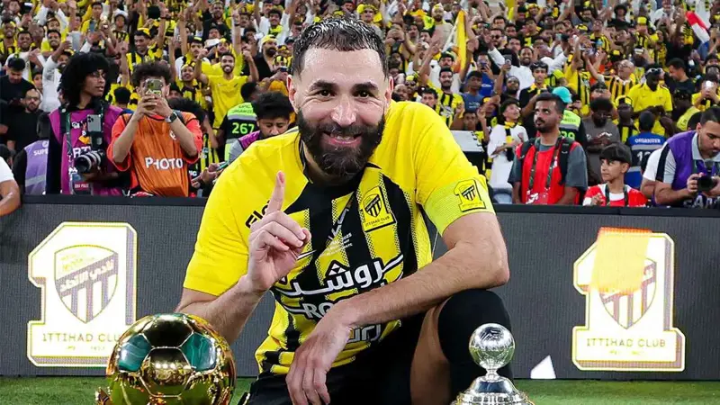 بعد دعمه لأنمار الحائلي.. كريم بنزيما يزف بشرى لجماهير الاتحاد السعودي