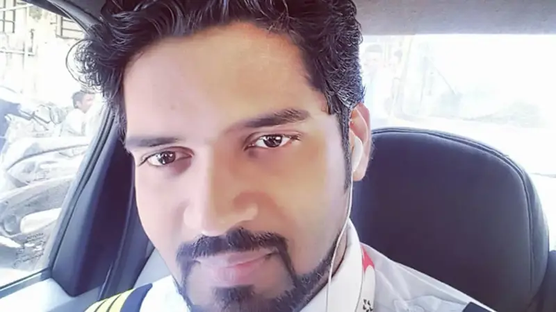 "أفراد طاقمها".. مَن أبطال الرحلة الأخيرة لطائرة الهند المنكوبة؟ (صور)