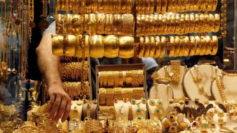 ارتفاع أسعار الذهب في تعاملات متقلبة مع تراجع الدولار