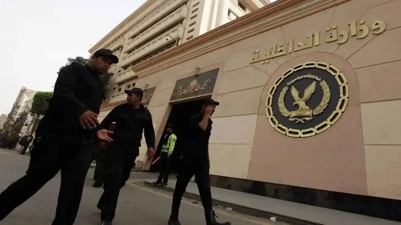 القبض على سائق مصري عرّض حياة الركاب للخطر (صورة)