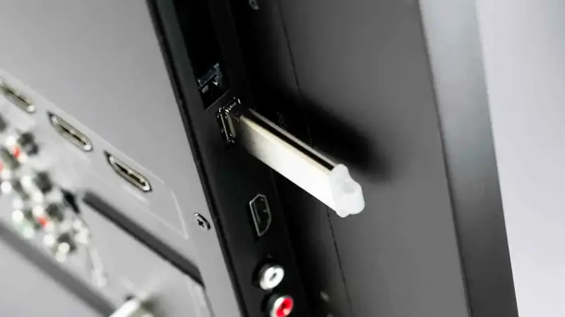 فائدة غير معروفة في منفذ USB الخاص بجهاز التلفزيون