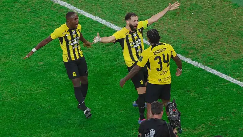 معروف بتدينه.. كريم بنزيما يوجّه بضم لاعب جزائري للاتحاد السعودي
