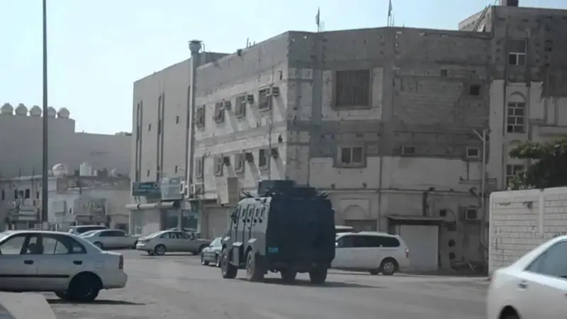 أمير الشرقية يوجه رسالة لأهالي العوامية بشأن "المنحرفين عن الجادة".. فماذا قال؟ (صور)