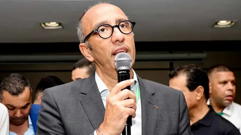 جواد الزيات يوجّه أول رسالة للمشجعين بعد انتخابه رئيسا للرجاء المغربي