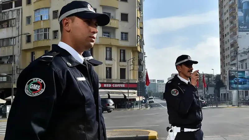 الشرطة المغربية تعتقل شقيقتين "اعتدتا" على شرطي بسبب "الكمامة" (فيديو)