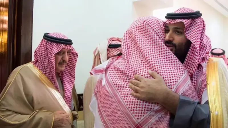 صور الأمير أحمد بن عبدالعزيز ومحمد بن سلمان تحبط "المتآمرين"