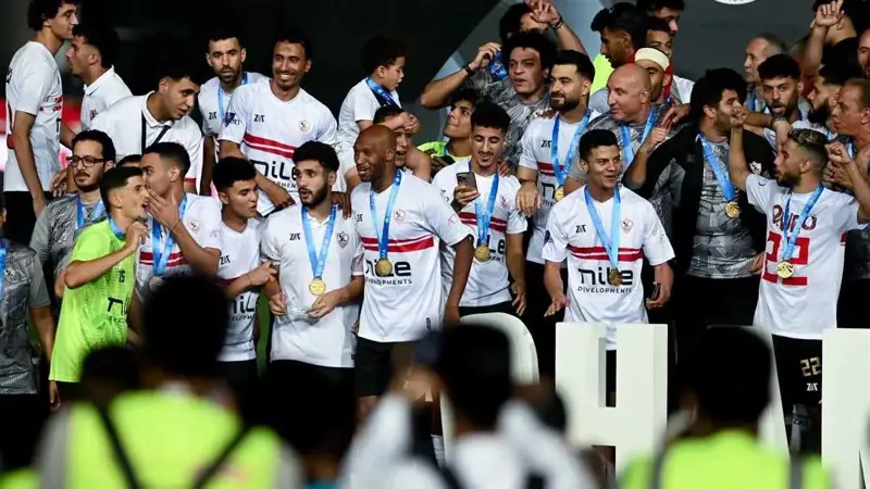 بطولة بعيدة عن القرارات الباطلة.. تعليق ناري من عضو الزمالك احتفالا بكأس مصر