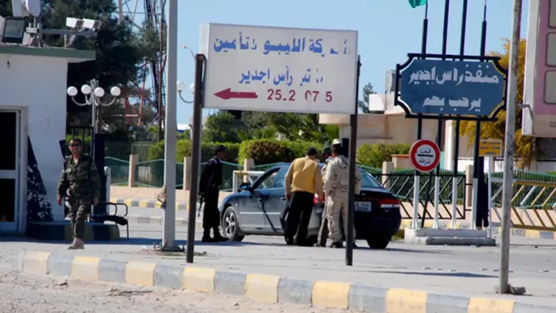 رغم عودته للعمل.. تونس تفشل في إنهاء أزمة معبر "رأس جدير"