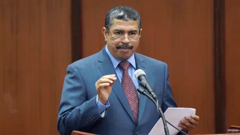 خالد بحاح يدعو لـ"هندسة" الشرعية من أجل تجاوز نقاط الضعف  