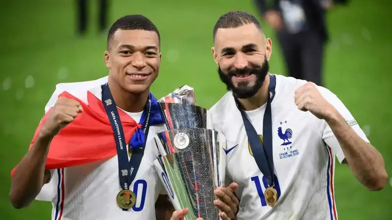 من زيدان وبنزيما إلى أكليوش.. كيف حُرم منتخب الجزائر من نجوم وأساطير؟