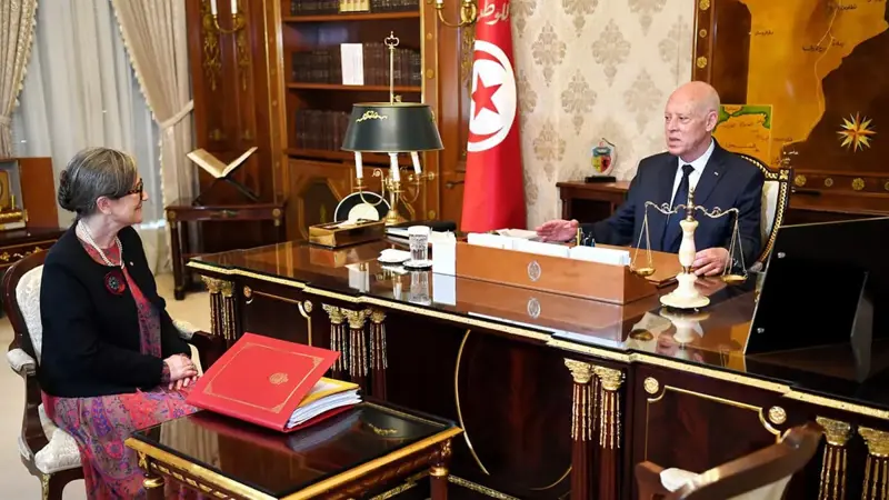 الرئيس التونسي ينشر مسودة جديدة للدستور المقترح