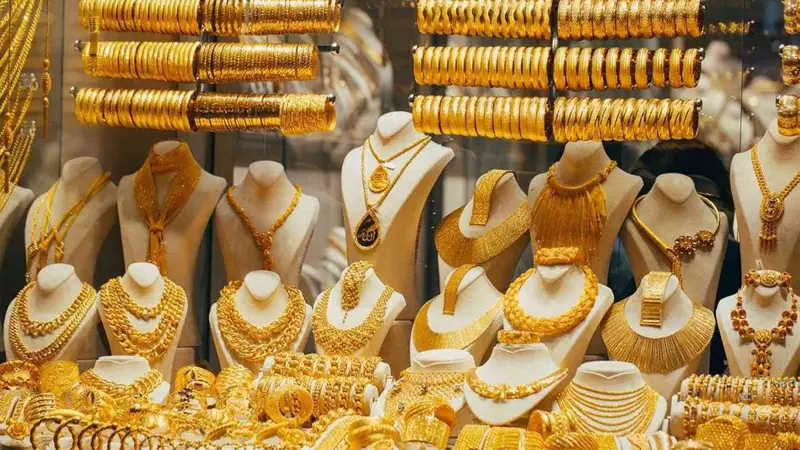 الذهب يستقر قرب أعلى مستوياته في أسبوع مع توترات سياسية
