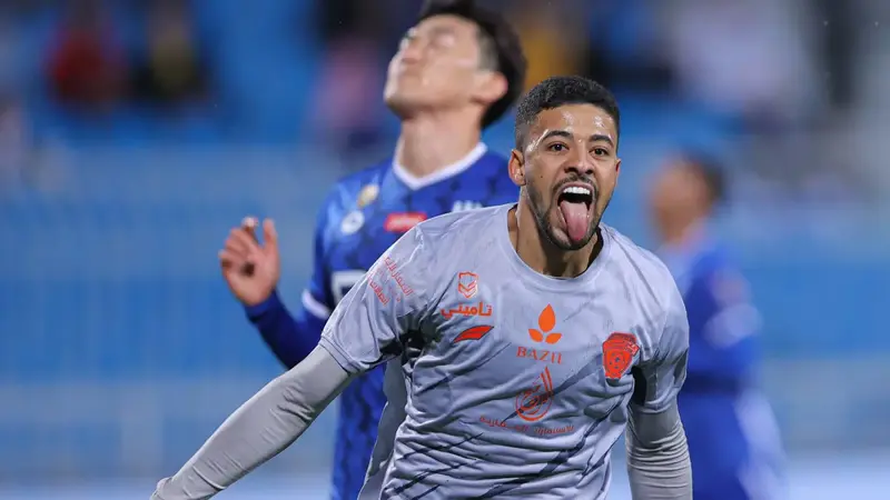 الفيحاء يُقصي الهلال ويصعد لنهائي كأس السوبر السعودي (فيديو)