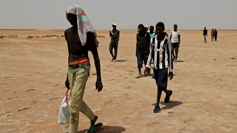 الجيش النيجري ينقذ عشرات المهاجرين قرب الحدود مع ليبيا