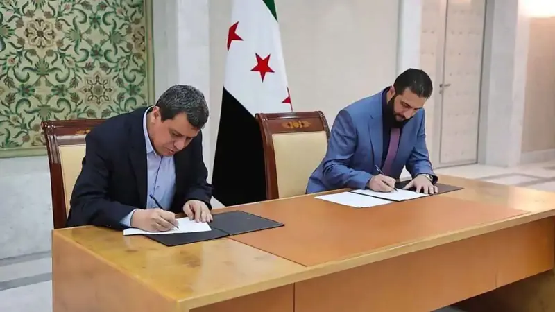من أنقرة إلى باريس.. ضغوط وتجاذبات تعقّد تنفيذ اتفاق دمشق و"قسد"