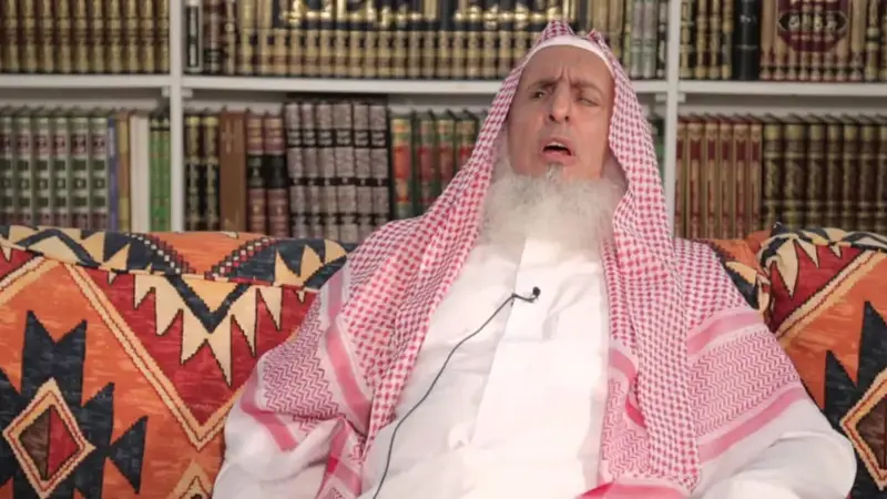 بعد توقيف العودة والقرني.. هيئة كبار العلماء تدعم أحدث قرارات قادة السعودية