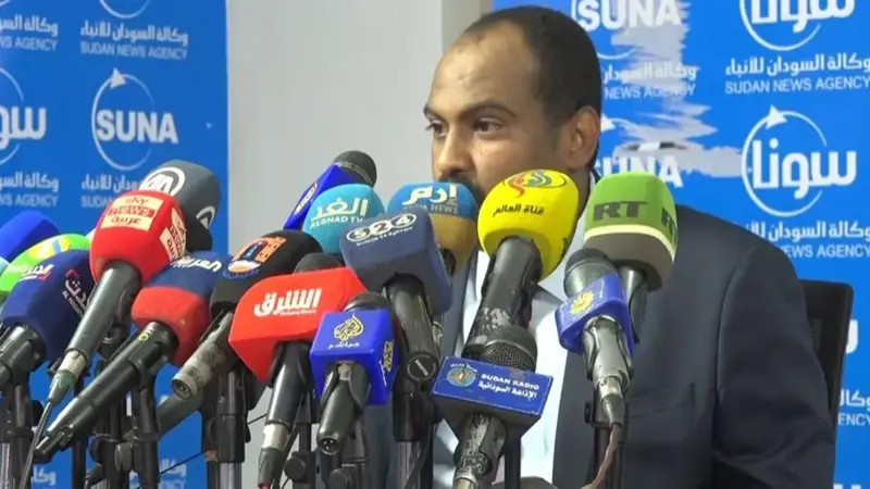 السودان يلمح إلى مراجعة اتفاقيات سواكن مع تركيا وقطر