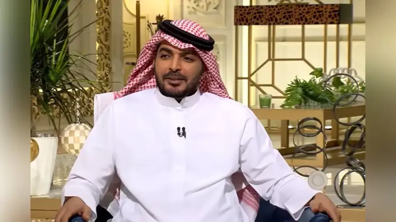الشاعر السعودي ياسر التويجري يعترض على دعوته لمناسبة لا تليق بمكانته