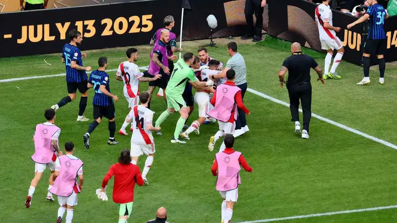 مشادة قوية بين لاعبي إنتر ميلان وريفر بليت في كأس العالم للأندية (فيديو)