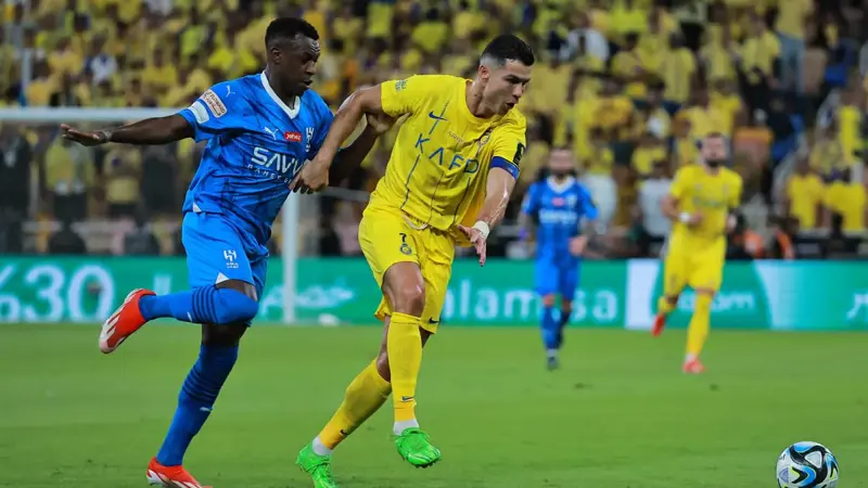 سجود رونالدو أثناء ركلات الترجيح ضد الهلال (فيديو)