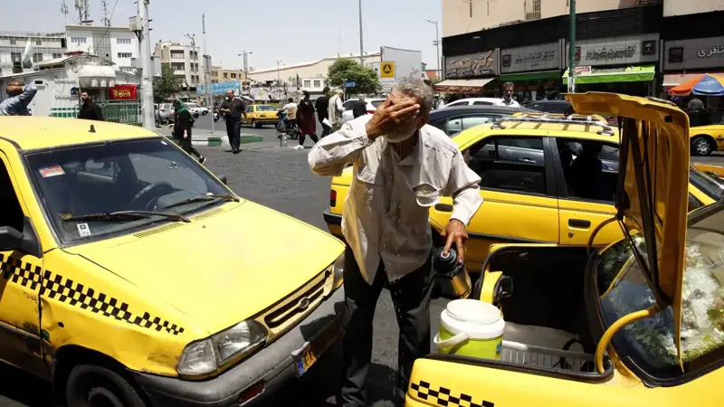 موجة حر شديدة تشل 18 محافظة إيرانية