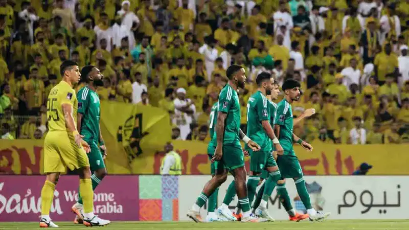 شكوك حول جاهزية نجم الأهلي السعودي لخوض مواجهة الهلال