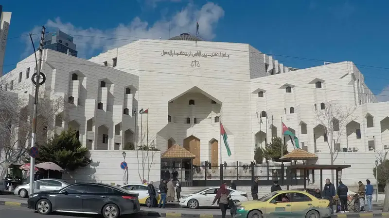 الأردن.. اتهامات بالقتل للمتورطين في قضية الكحول المغشوشة