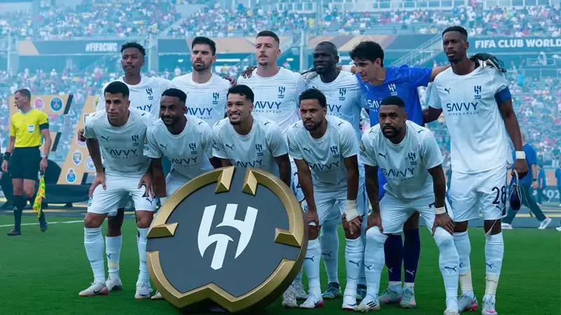 بعد نجم النصر.. مورينيو ينقض على لاعب الهلال السعودي‎