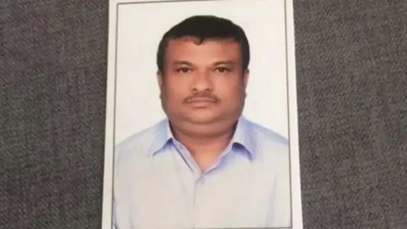 عامل بالإمارات يفارق الحياة فور إبلاغه بوفاة والدته