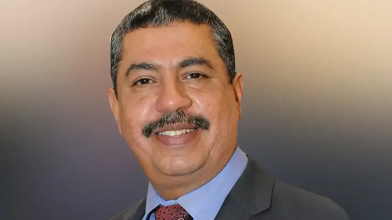 خالد بحاح يصعّد من اتهاماته لحكومة الشرعية في اليمن بالفساد