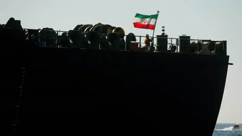 رغم العقوبات.. وصول ناقلة تحمل نفطًا إيرانيًا إلى فنزويلا