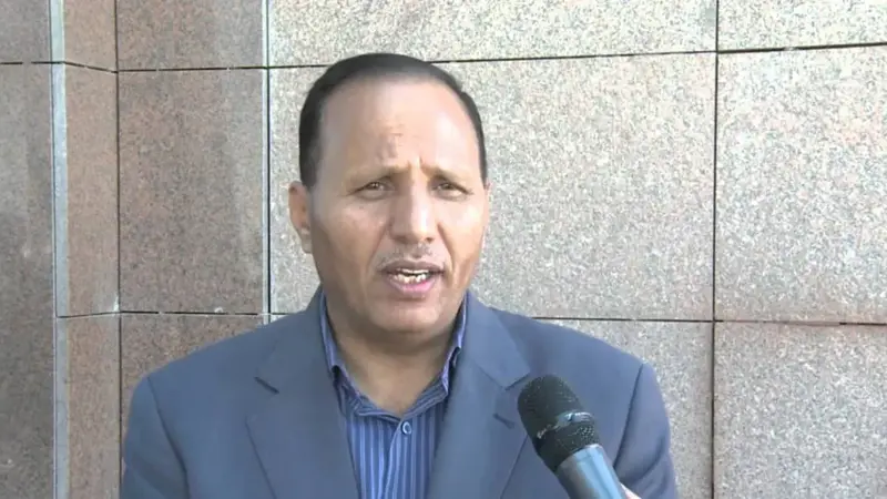 بعد مهاجمته للتحالف.. الوزير اليمني عبدالعزيز جباري يستقيل من منصبه (فيديوغراف)