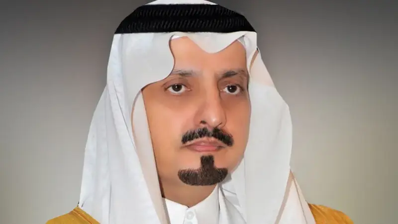 ظهور الأمير أحمد بن عبدالعزيز في عزاء الأمير منصور بن مقرن يفند مزاعم مغادرته المملكة (صور وفيديو)