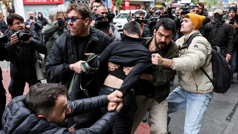 اشتباكات بين الشرطة والمتظاهرين في عيد العمال بإسطنبول (فيديو)